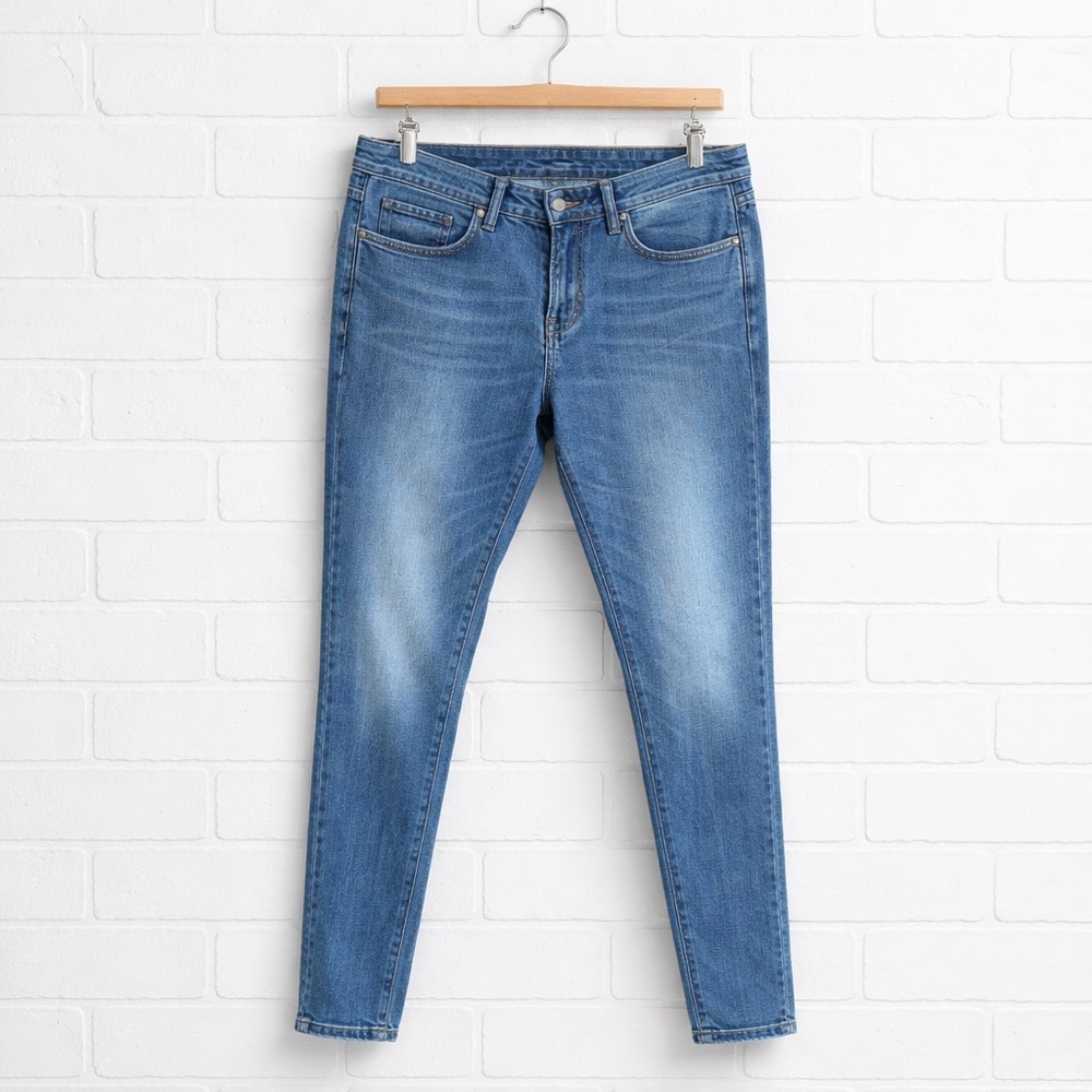 Levi Strauss Women's 711 Skinny Jeans in Faded Blue Wash Size 28